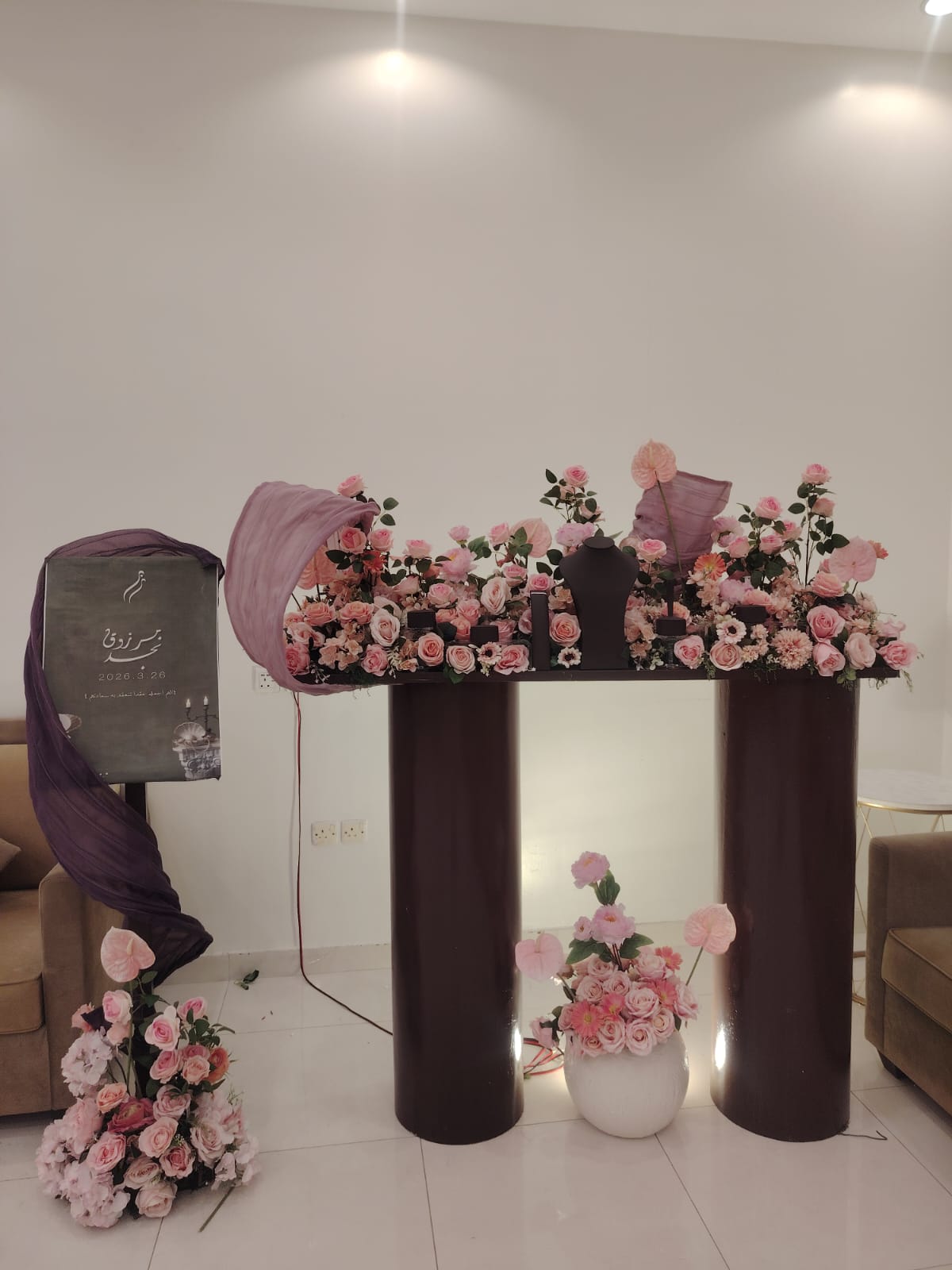 دزات وطاولات عرض في الرياض — صورة 2 — الرياض