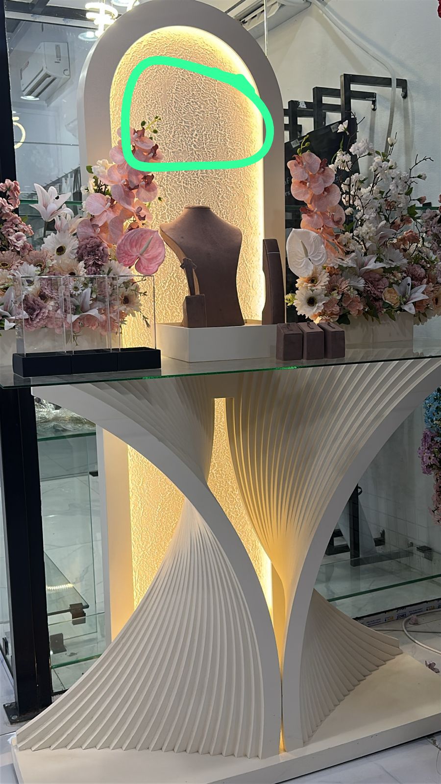 دزات وطاولات عرض في الرياض — صورة 4 — الرياض