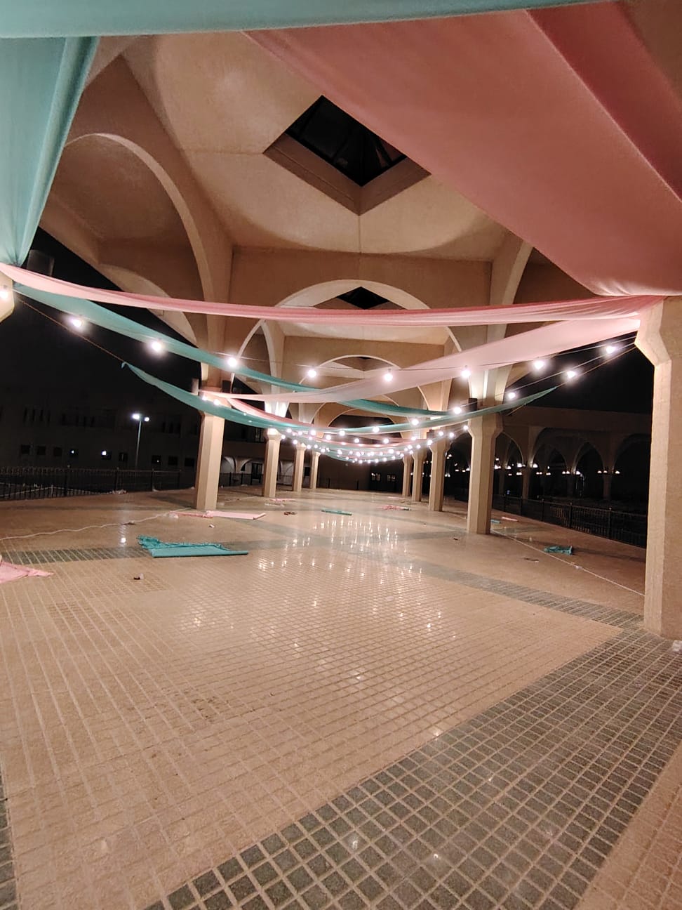 غلاف المقال: تنسيق حفلات عيد ميلاد في البيت والقاعة: أفكار عملية للصغار والكبار