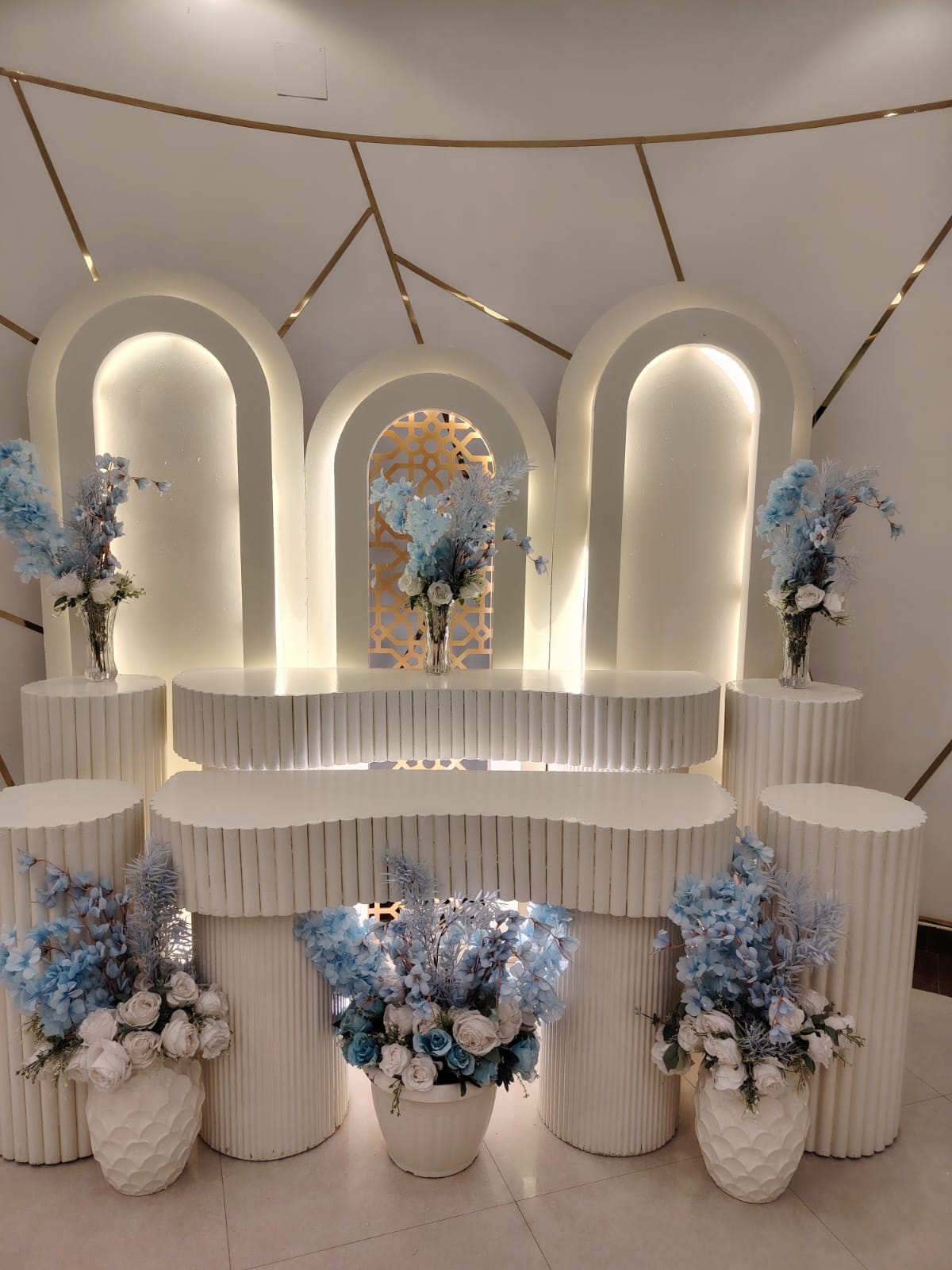 غلاف المقال: دور المداخل في تجربة الضيوف: من الباب إلى أول جلسة مريحة