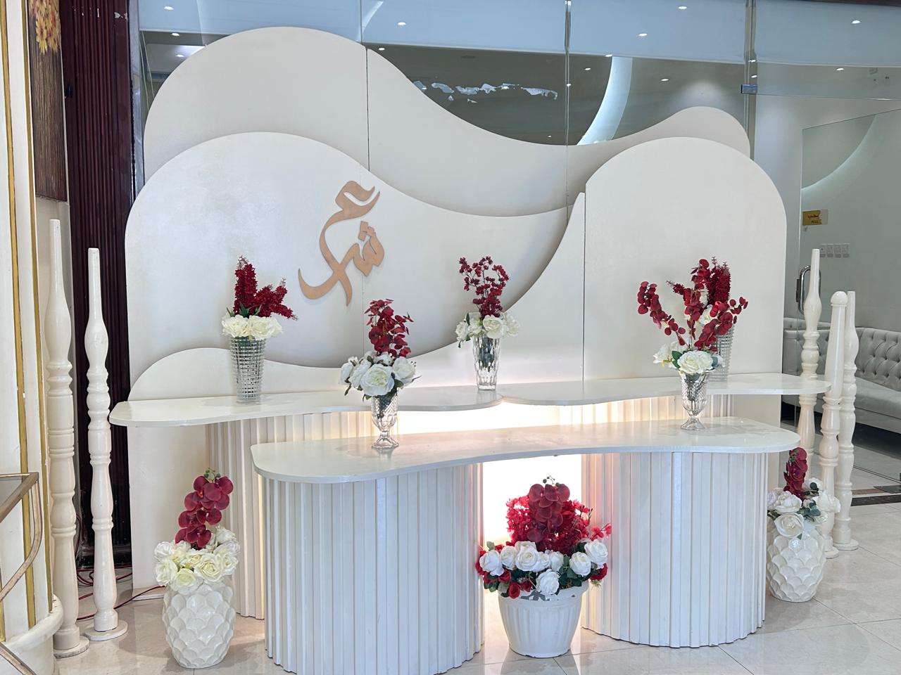 غلاف المقال: أفكار مداخل استقبال للحفلات في البيت والاستراحة والقاعة