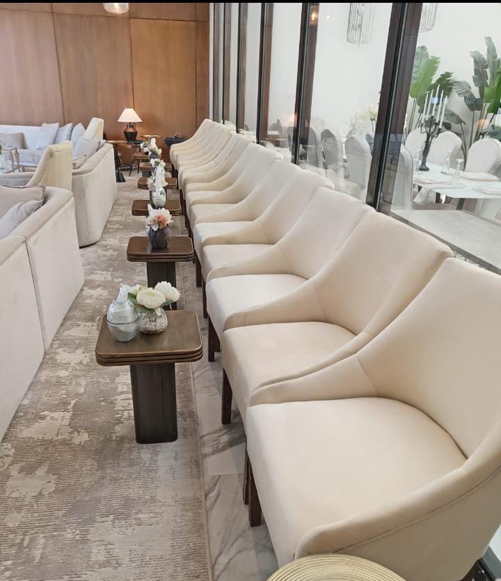 غلاف المقال: مقارنة بين الكراسي الملكية وVIP: أيهما أنسب لمناسبتك؟