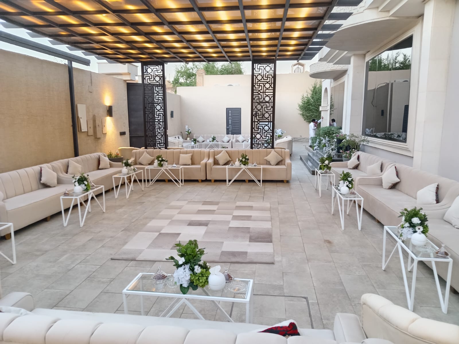 جلوس ملكي أو كراسي ضيافة في مناسبة بالرياض — لقطة أرشيفية 7 من أعمال لمسه ذوق في الرياض